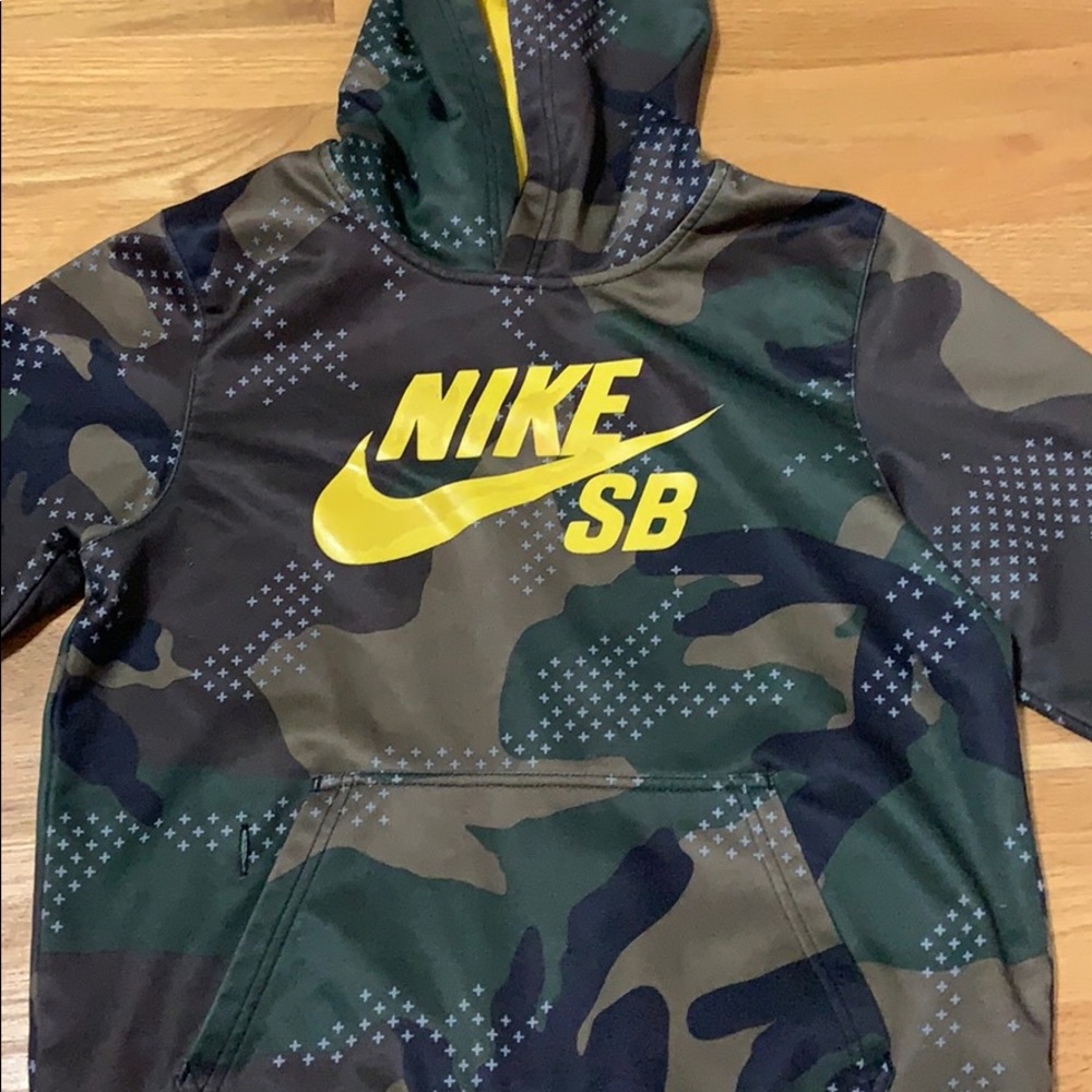 A army Nike sweater